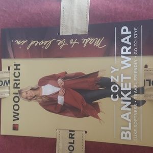 Woolrich cozy blanket wrap one size nwt shades of red